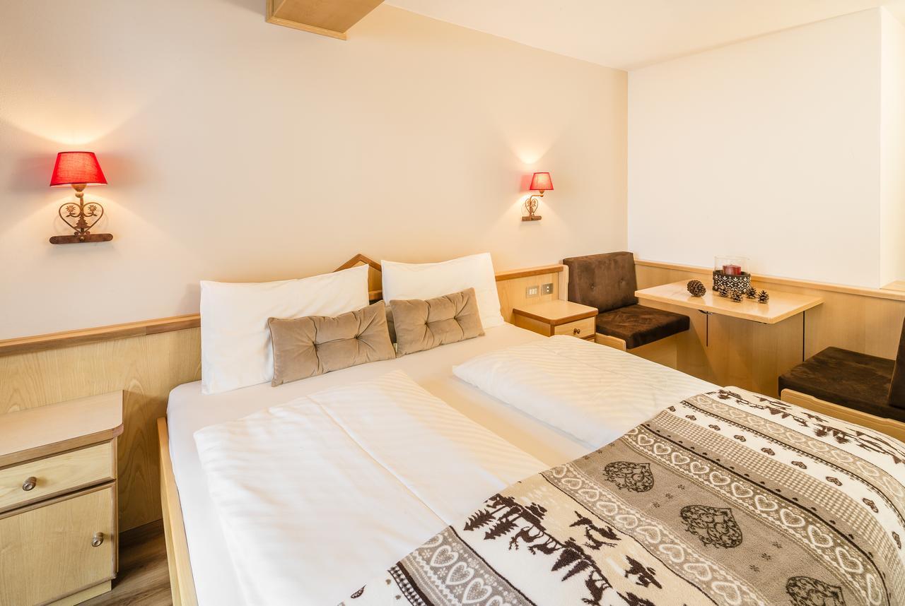 Linder Cycling Hotel Selva di Val Gardena Exterior photo