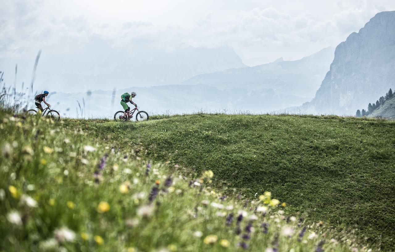 Linder Cycling Hotel Selva di Val Gardena Exterior photo