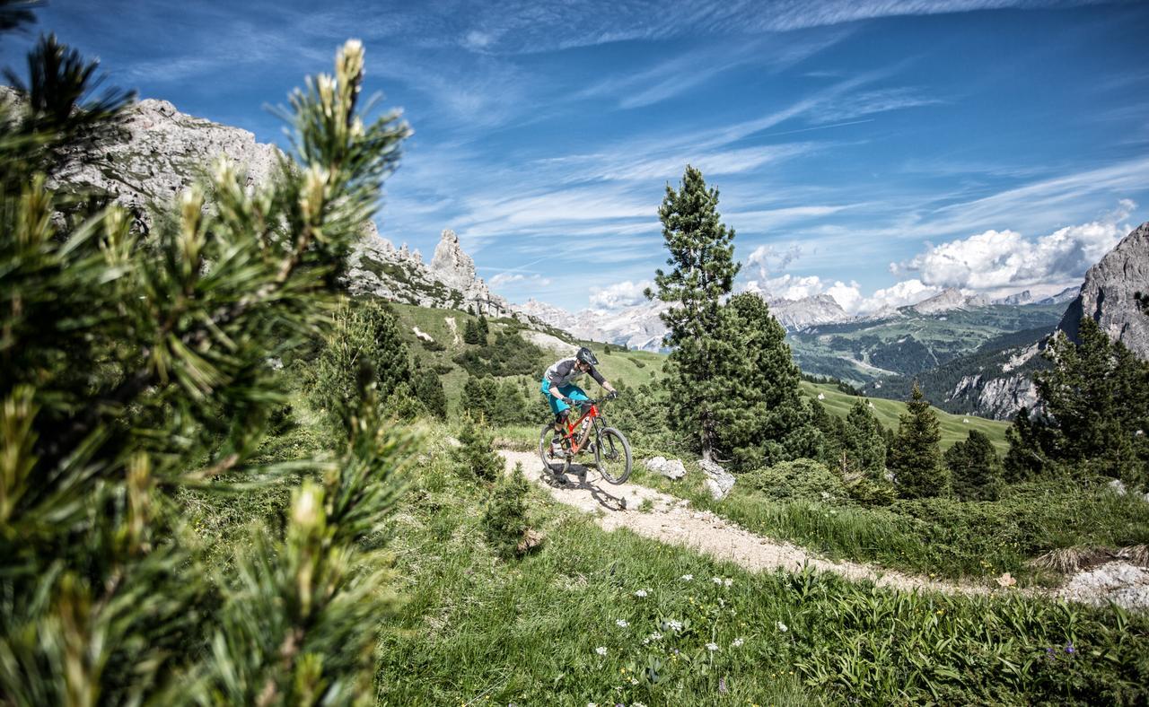 Linder Cycling Hotel Selva di Val Gardena Exterior photo