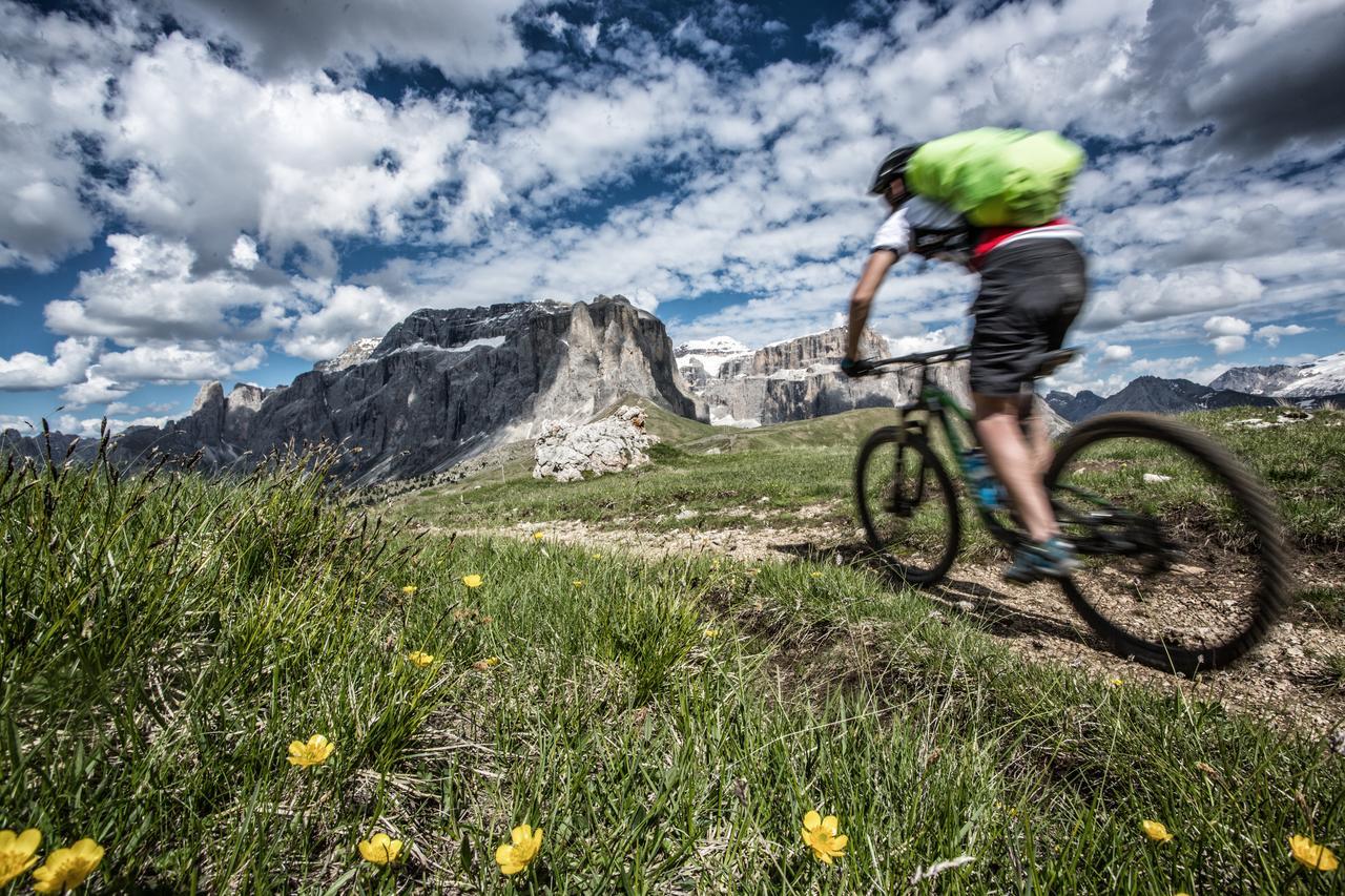 Linder Cycling Hotel Selva di Val Gardena Exterior photo
