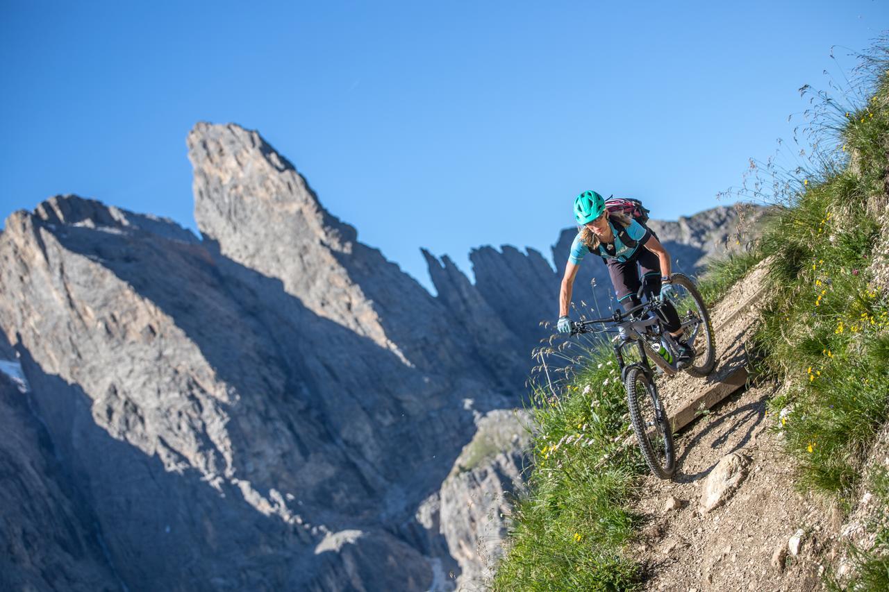 Linder Cycling Hotel Selva di Val Gardena Exterior photo